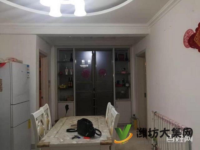 此房为结婚准备，舒适三室，精装修，现因换大房，找有