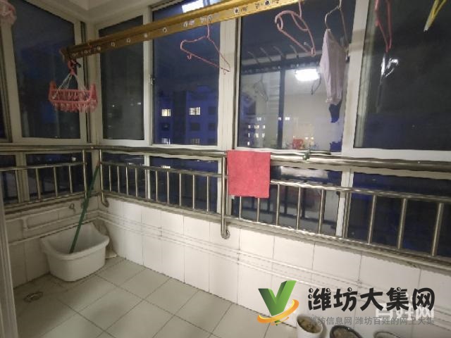 南关小学附近电梯洋房四楼精装三室