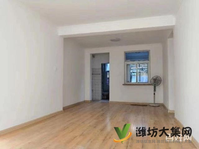 冠华小区1楼带院南开门两室  精装修仅售52万