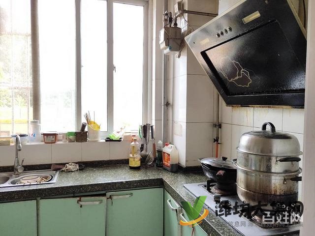 市北区中央世家3楼118平 三室两厅 精装 送30