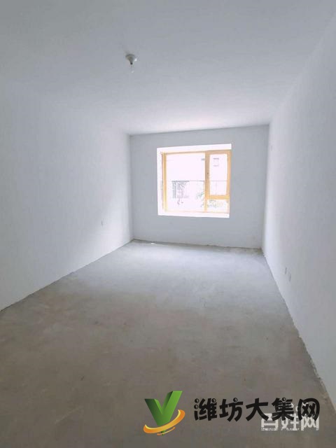 玫瑰公馆一楼带大院！送城市会客厅！三居，更名贷款，