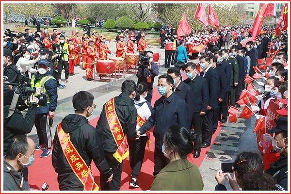 潍坊市中医院最高礼遇迎接援鄂战疫英雄回家