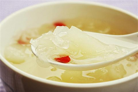 银耳枸杞瘦肉汤