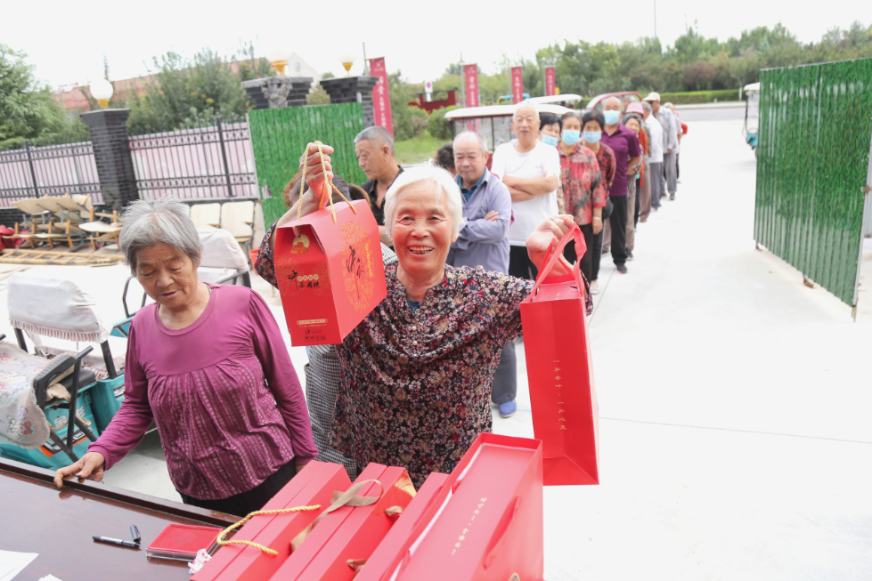 1400多万！潍坊一村每人发5000元+茶叶+月饼...