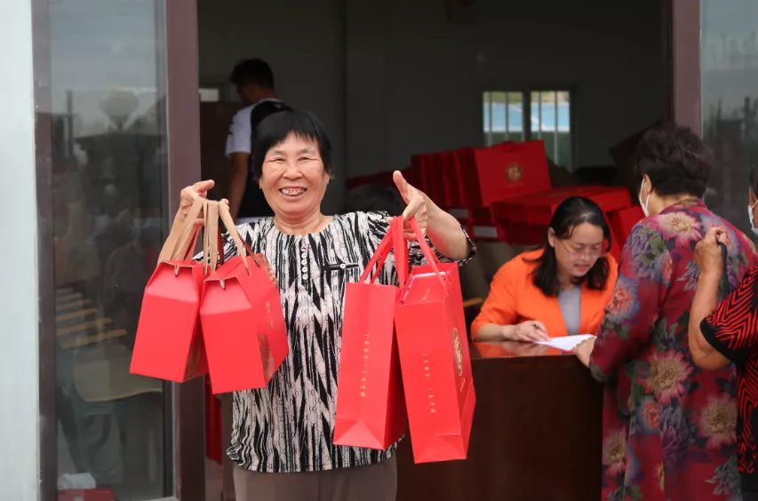 1400多万！潍坊一村每人发5000元+茶叶+月饼...