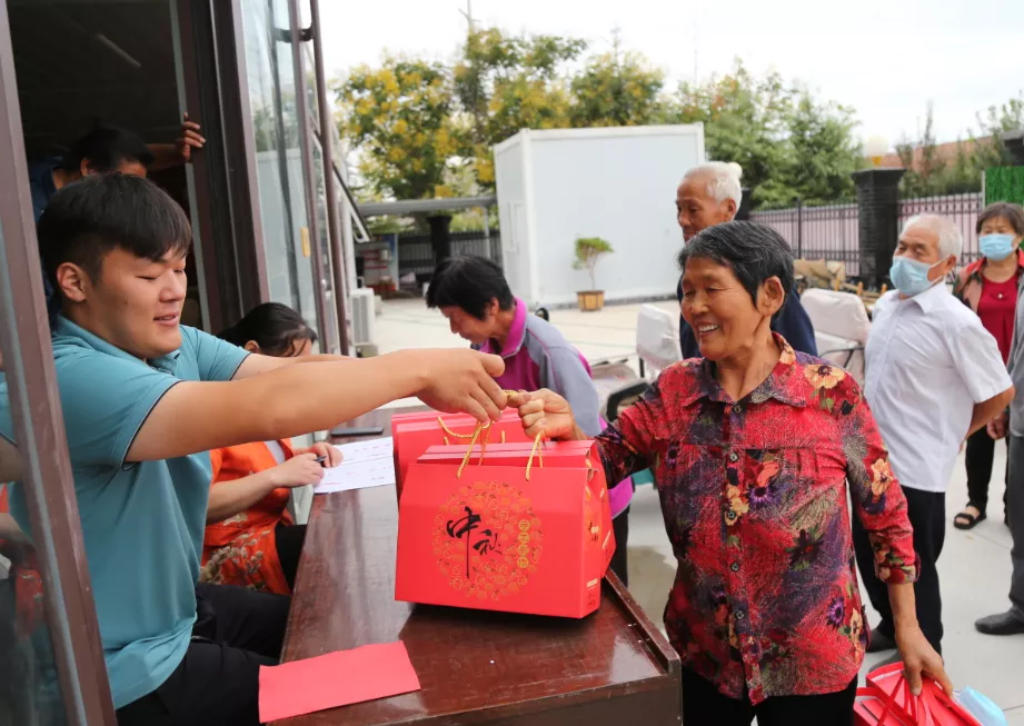 1400多万！潍坊一村每人发5000元+茶叶+月饼...