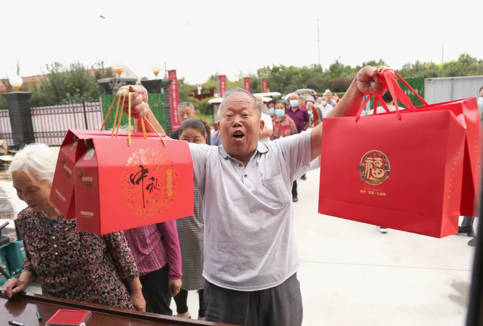 1400多万！潍坊一村每人发5000元+茶叶+月饼...